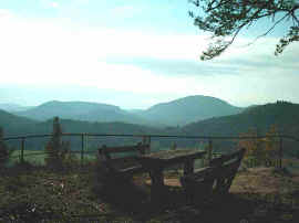 Vom Wasgaublick nach S�den zu Heidenberg und J�ngstberg