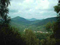 Waldhambach, Rehberg, Adelsberg und Trifels vom Heidenschuh