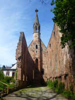 Das Kirchenschiff der Klosterruine Rosenthaler