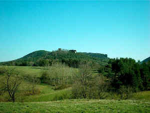 Drachenfels mit dem Heidenberg von Busenberg